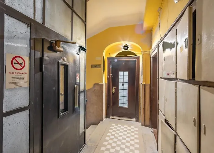 Ultra Mini * Budapesta