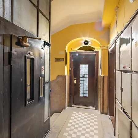 Ultra Mini * Budapest